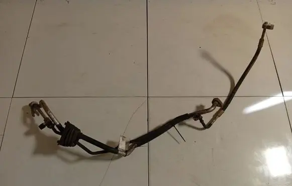Volkswagen PASSAT B5.5 Air conditioning (A/C) pipe/hose 