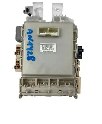 Toyota Yaris Fuse module 827300D260
