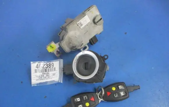 Volvo S40 Ignition lock 30737157