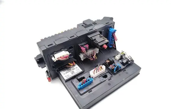Mercedes-Benz E W211 Fuse module 2115454201