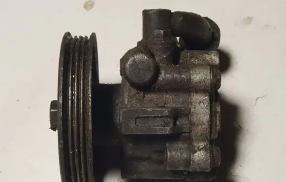 Nissan Vanette Power steering pump