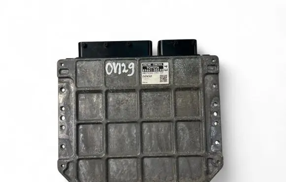 Toyota Avensis T270 Engine control unit/module ECU 8966105E40