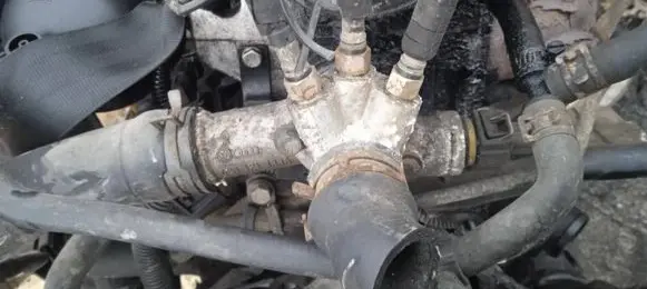 Volkswagen Golf IV Engine coolant pipe/hose 038121133A