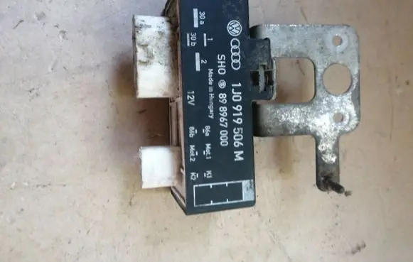Volkswagen Golf IV Coolant fan relay 1J0919506M 898967000