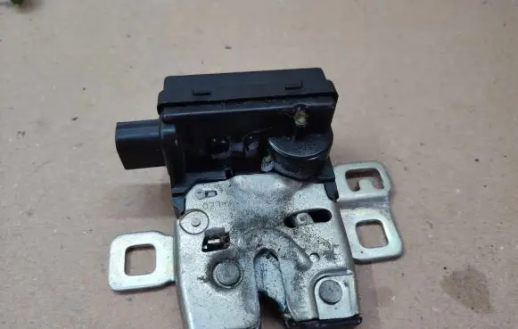 Mini One - Cooper Coupe R56 Tailgate/trunk/boot lock/catch/latch