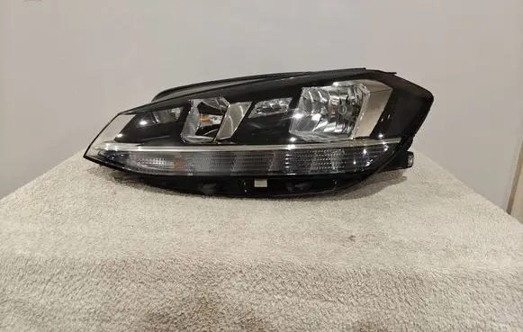 Volkswagen Golf VII Headlight/headlamp