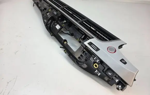Audi Q7 4M Dash center air vent grill 4M2820901S