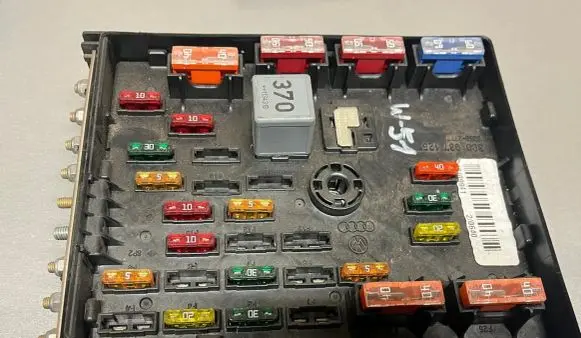Volkswagen PASSAT B7 Fuse module 3C0937125