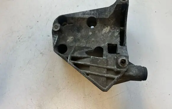 BMW 5 E60 E61 Generator/alternator bracket 7786708