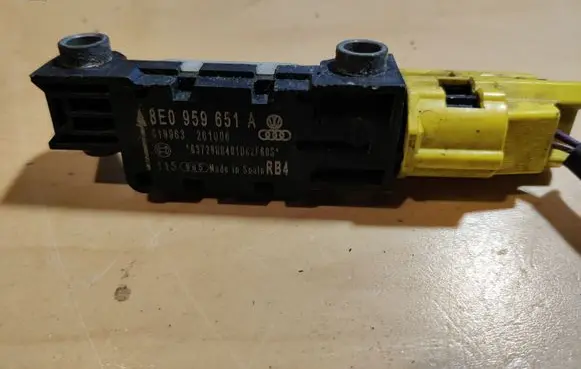 Audi A4 S4 B7 8E 8H Airbag deployment crash/impact sensor 8E0959651A