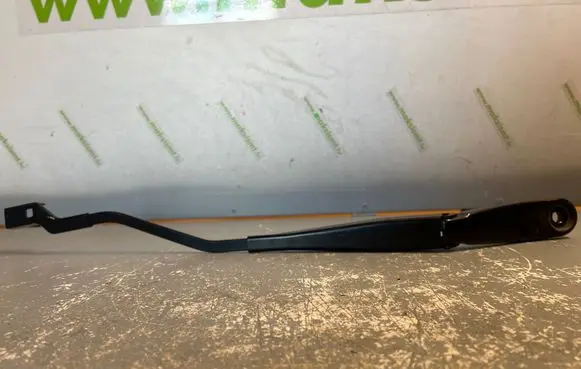 Front wiper blade arm