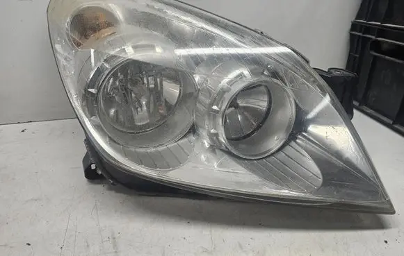 Opel Astra H Headlight/headlamp 13239289