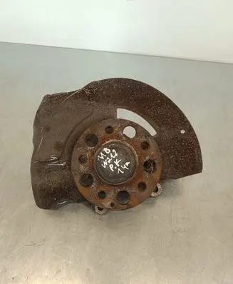 Mercedes-Benz CLS C218 X218 Front wheel hub 