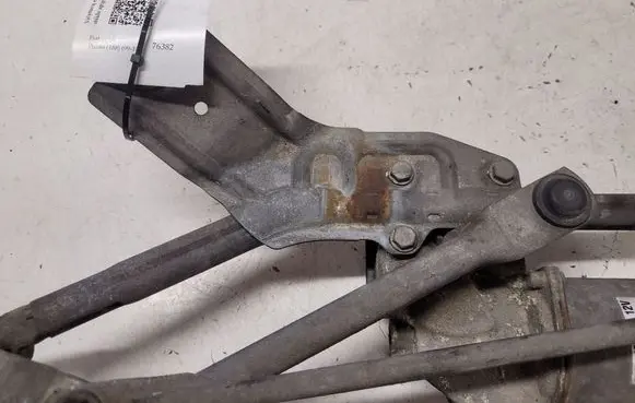 Fiat Punto (188) Front wiper linkage and motor