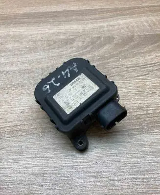 Volkswagen PASSAT B5 Air flap motor/actuator 8D1820511B 013280116