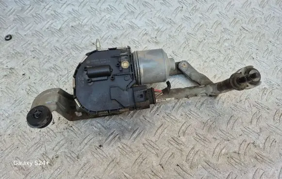 Volkswagen Golf Plus Front wiper linkage and motor 5M0955023E 3397020881 5M0955119B