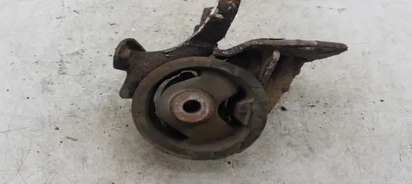 Toyota Avensis T220 Engine mount bracket NOCODE