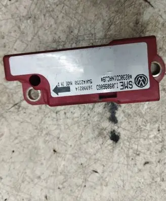 Volkswagen Golf IV Airbag deployment crash/impact sensor 1J0909606D 16990214