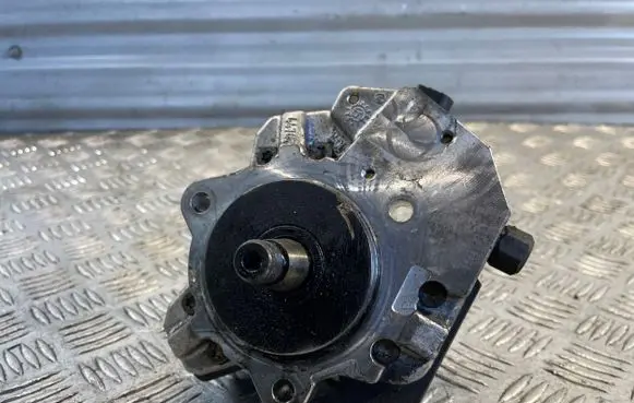 BMW 1 E81 E87 Fuel injection high pressure pump 7788670 0445010045 9156511