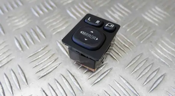 Wing mirror switch