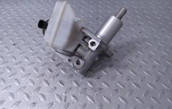 Master brake cylinder