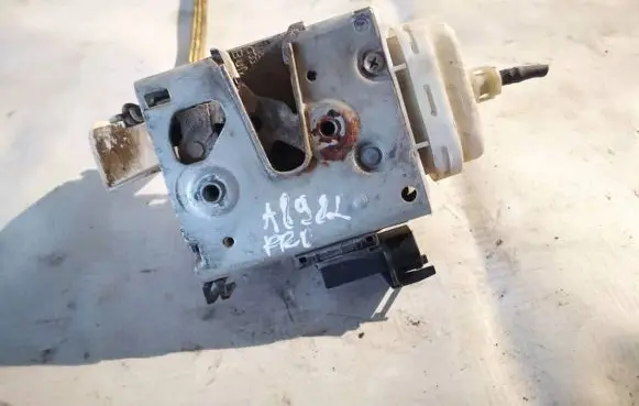 Audi A3 S3 8L Front door lock 8l1837016b