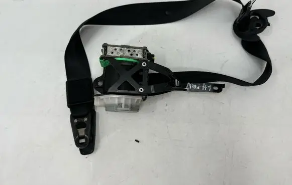 Volkswagen Touareg II Front seatbelt 7P0857705