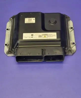 Opel Zafira B Engine control unit/module 55590118