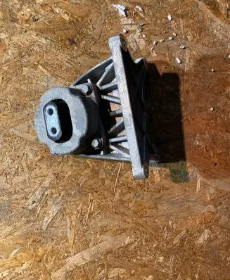 Maserati Ghibli Gearbox mount 670004299