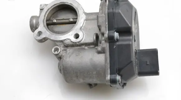 Volkswagen Golf VII EGR valve 04L131501C