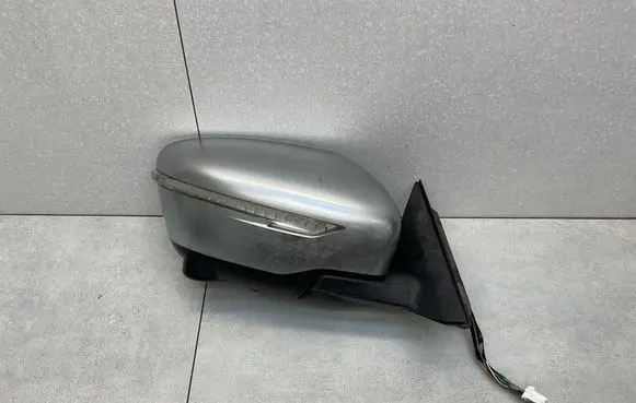 Nissan X-Trail T32 Front door electric wing mirror 