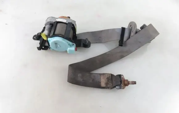 Nissan Navara D22 Front seatbelt TK522EG365