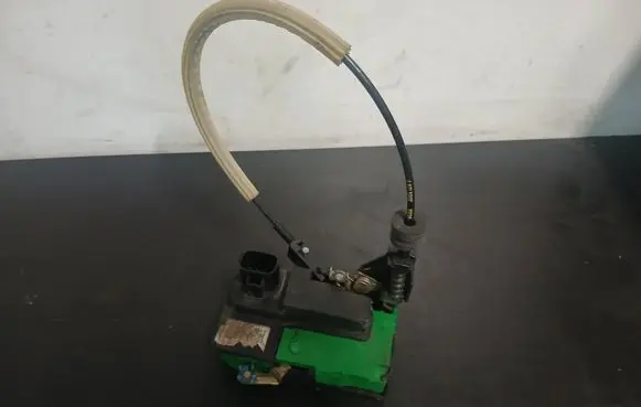 Volvo XC90 Front door lock 30634616