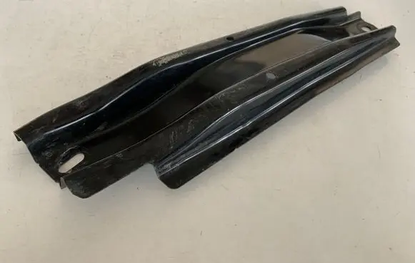 Radiator mount bracket