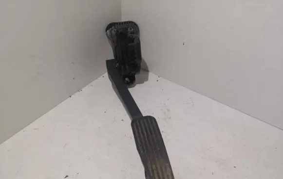 Volvo V70 Accelerator throttle pedal 30636004 6PV00853701 1014101
