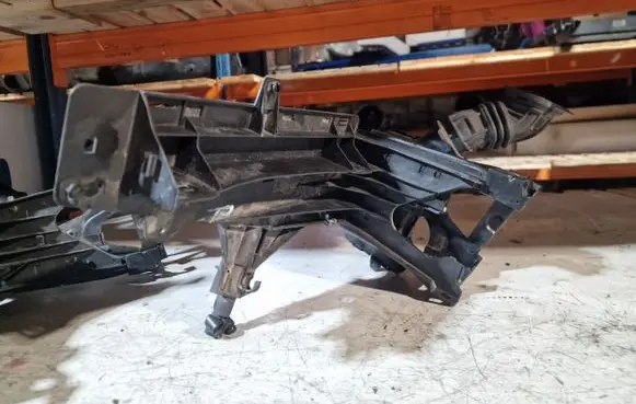 BMW 7 F01 F02 F03 F04 Headlight/headlamp mounting bracket 7184160