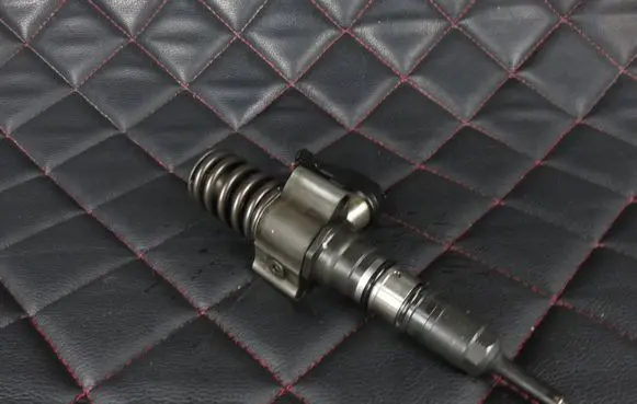 Audi A3 S3 8P Fuel injector 03G130073T