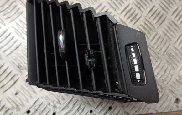 Opel Astra K Dash center air vent grill 39079558 39079606