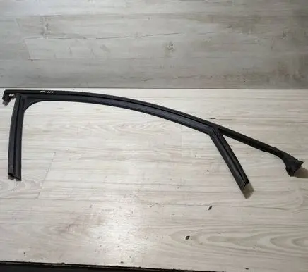 Opel Corsa F Rubber seal front door window/glass 9823226580