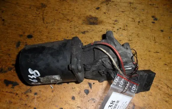 Renault Trafic I Front wiper linkage and motor