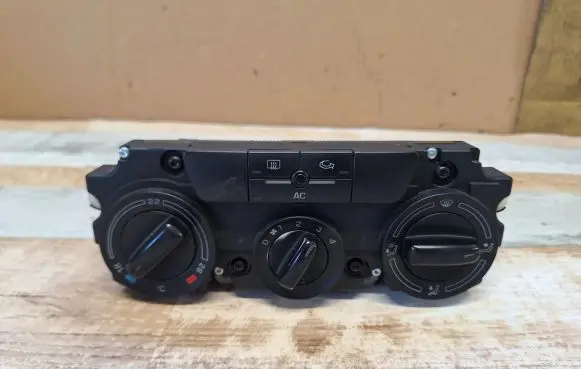 Skoda Octavia Mk2 (1Z) Climate control unit
