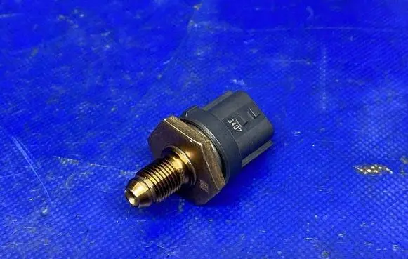 Ford Mondeo MK V Fuel pressure sensor DS7G9F972EA G217342039 A2C93096601