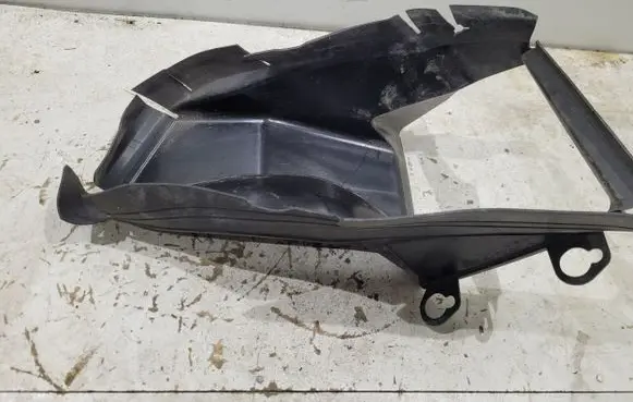 Audi A5 Intercooler air guide/duct channel 8W0121333A 8W0121333