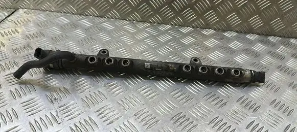 Volvo XC60 Fuel main line pipe 30777759 0445215025