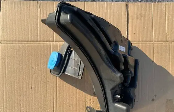 Porsche Macan (95B) Windshield washer fluid reservoir/tank 95B955449A 95B955452A