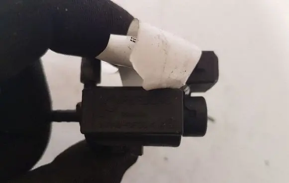BMW 5 E39 Turbo solenoid valve 72234100 1742712