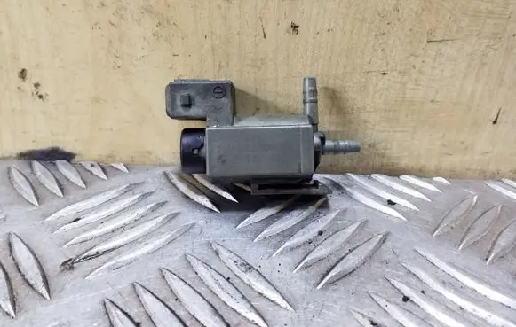 BMW X3 E83 Turbo solenoid valve 70078400 7537612