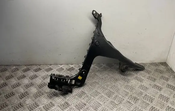 Rear bumper mounting bracket