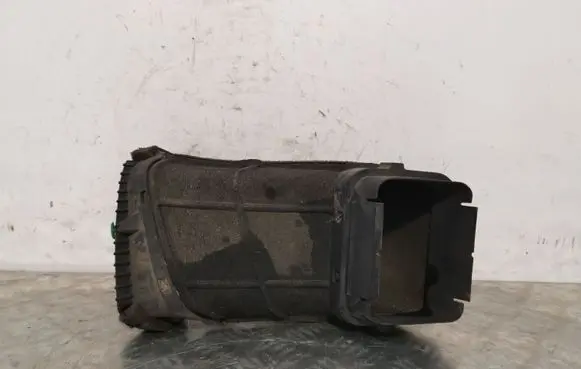 Jeep Grand Cherokee Air intake duct part