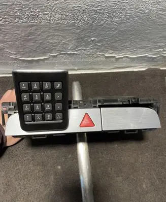 Volkswagen PASSAT B6 Phone keyboard 3C1857273